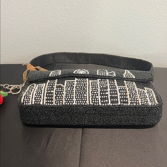 From India To You | Beaded NY Skyline Shoulder Bag w/ 2 Bag Charms 🍎🚕 - Picture 13 of 15